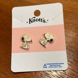 Snoopy stud earrings